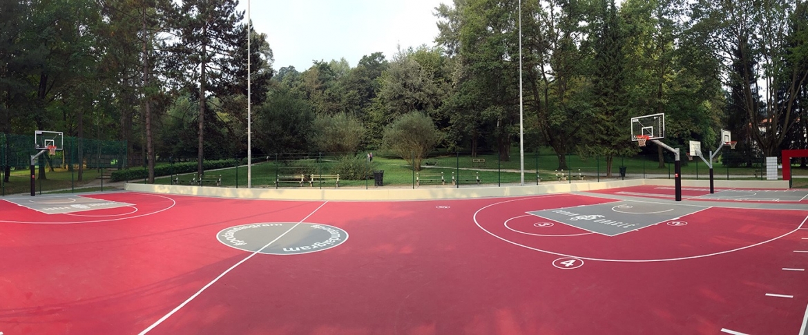 Smart basketball court